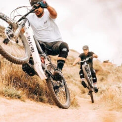 Genouillère Racer Motion Noir -Accessoires De Vélo genouillere racer motion noir 3